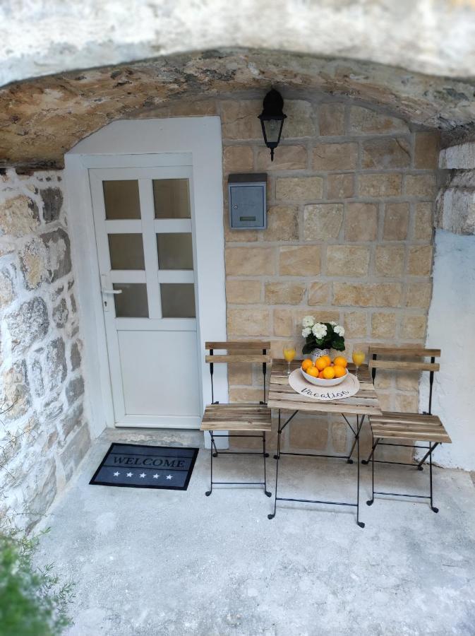 Appartamento Stone House Lovric Kaštela Esterno foto